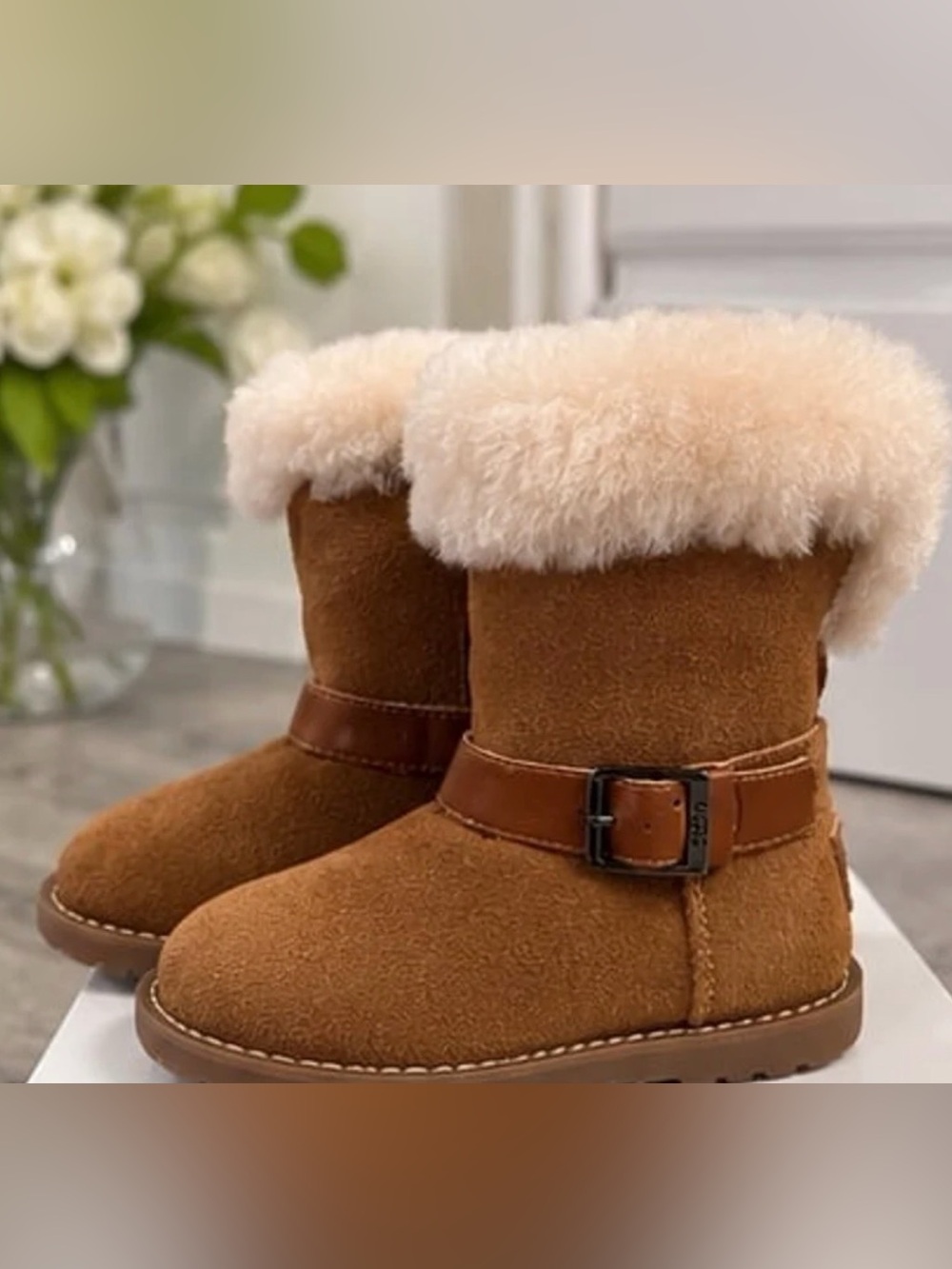 Girls toddler size 7 boots with faux fur trim and buckle